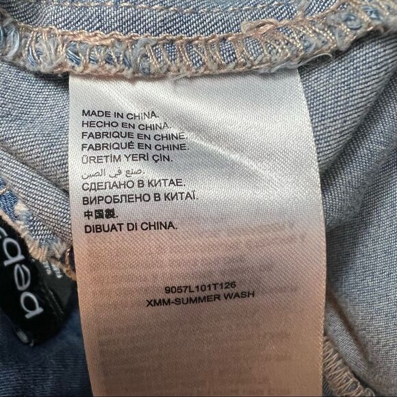 Vintage Y2K Bebe Summer Wash Denim Shorts - Picture 13 of 13